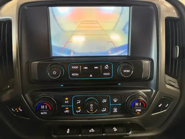 2018 Chevrolet Silverado 1500 LT-Z71 / 4x4 / Crew / Local - Photo 18