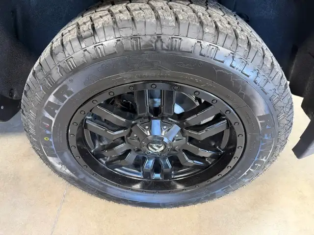 2018 Chevrolet Silverado 1500 LT-Z71 / 4x4 / Crew / Local - Photo 25
