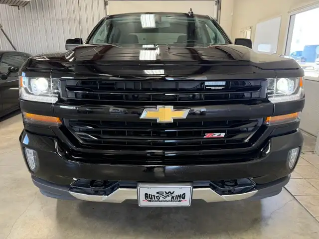 2018 Chevrolet Silverado 1500 LT-Z71 / 4x4 / Crew / Local - Photo 26