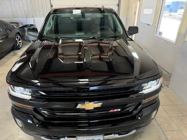 2018 Chevrolet Silverado 1500 LT-Z71 / 4x4 / Crew / Local - Photo 32