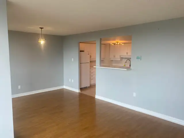 Nice Downtown One Bedroom Apartment in High-Rise for Rent! - Photo 3