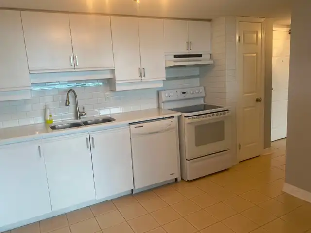 Nice Downtown One Bedroom Apartment in High-Rise for Rent! - Photo 6
