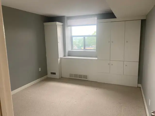 Nice Downtown One Bedroom Apartment in High-Rise for Rent! - Photo 9