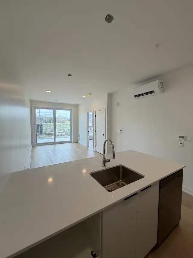 Condo neuf à louer à Otterburn Park/Rive-sud