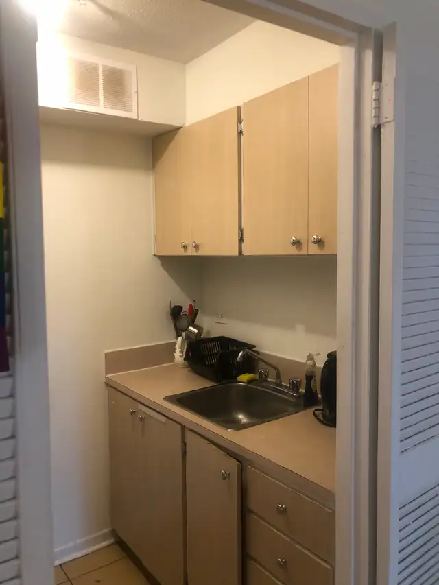 Studio Available Downtown – 15 Minutes from McGill by walking - Photo 8
