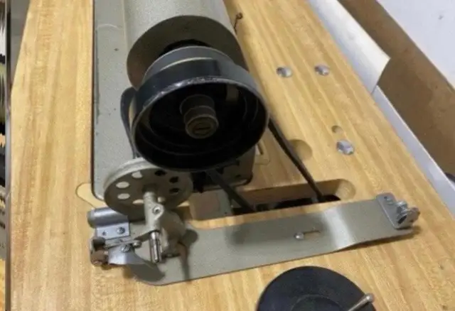 PFAFF Industrial Sewing Machine - Photo 3
