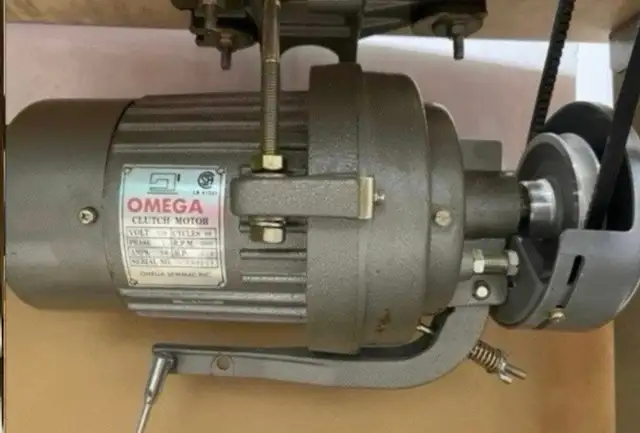 PFAFF Industrial Sewing Machine - Photo 4