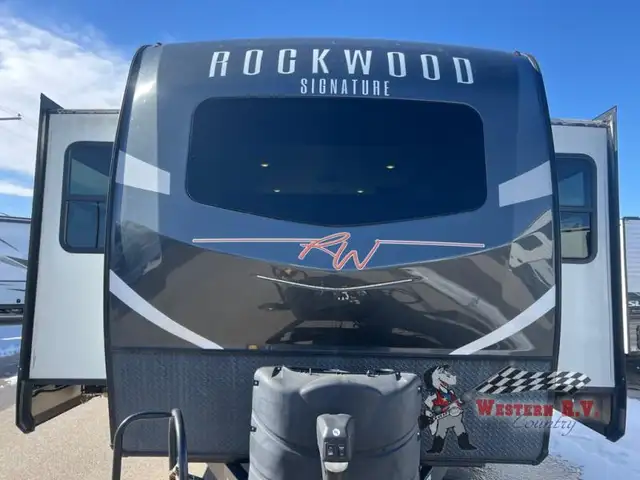 2021 Forest River RV Rockwood Signature Ultra Lite 8324SB - Photo 3