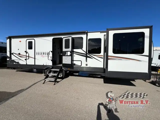 2021 Forest River RV Rockwood Signature Ultra Lite 8324SB - Photo 4