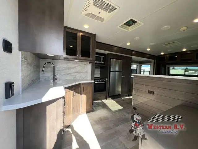 2021 Forest River RV Rockwood Signature Ultra Lite 8324SB - Photo 5