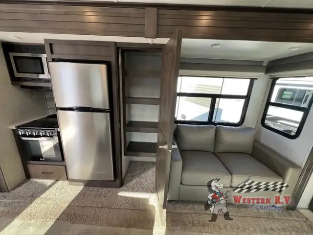 2021 Forest River RV Rockwood Signature Ultra Lite 8324SB - Photo 10