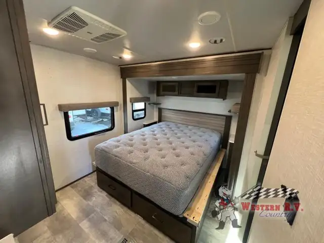 2021 Forest River RV Rockwood Signature Ultra Lite 8324SB - Photo 15