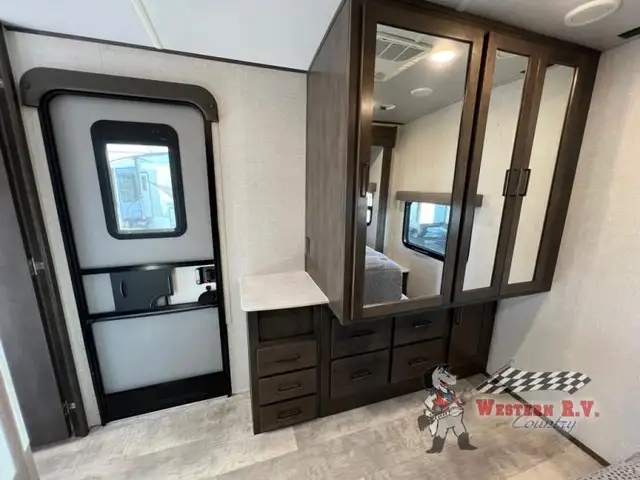 2021 Forest River RV Rockwood Signature Ultra Lite 8324SB - Photo 16