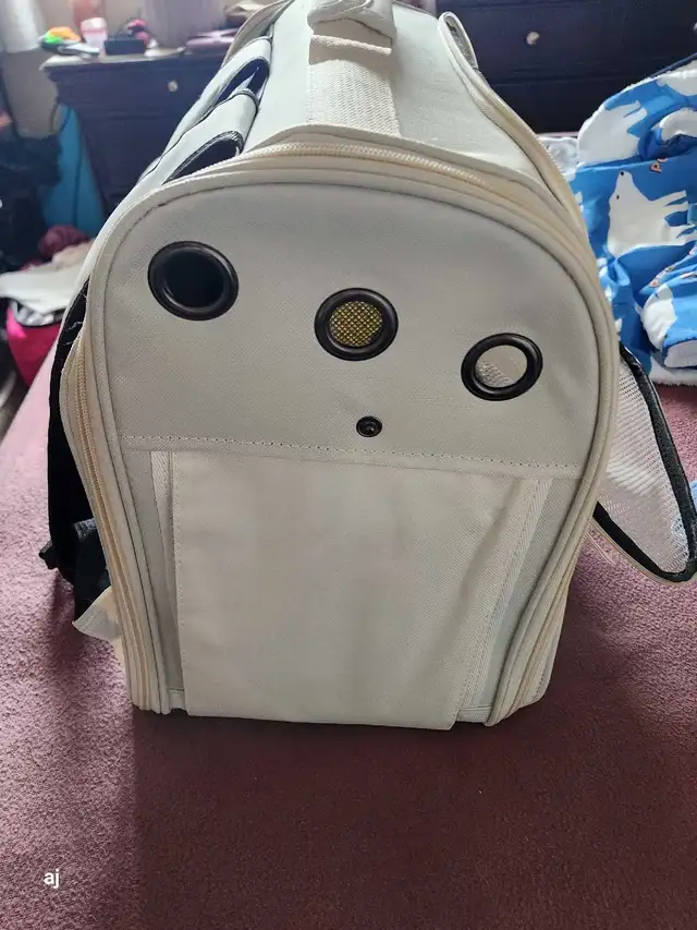 pet carrier