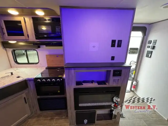2022 Forest River RV Cherokee Alpha Wolf 22SW-L - Photo 10