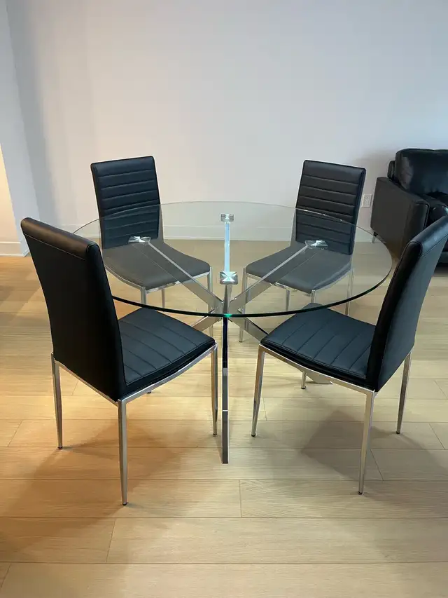 table with 4 chairs - Photo 3
