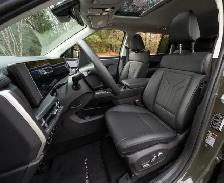 Experienced Private Driver with Car offering pick up & drop off - Photo 3