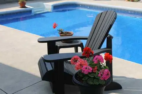 Family home with in-ground pool on quiet cul-de-sac. - Photo 2
