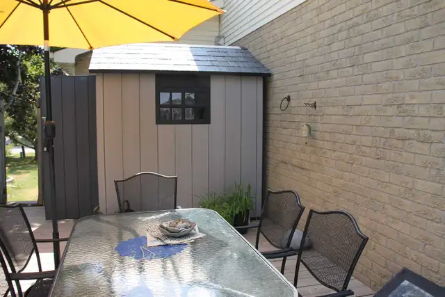 Family home with in-ground pool on quiet cul-de-sac. - Photo 6