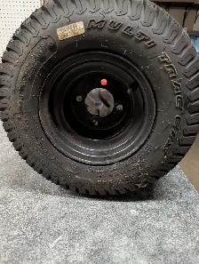 Carlisle 18x8.50-8 Turf Tire On 4-Bolt Black Rim - Photo 2