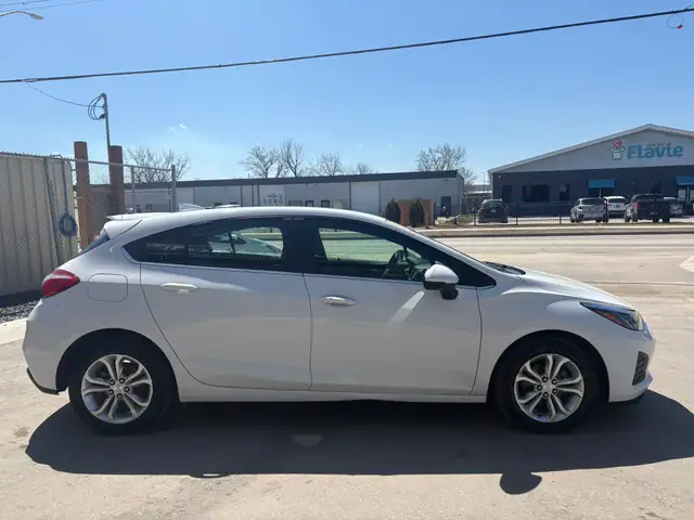 2019 CHEVROLET CRUZE LT - HEATED SEATS – BACK-UP CAMERA – A/C - Photo 6