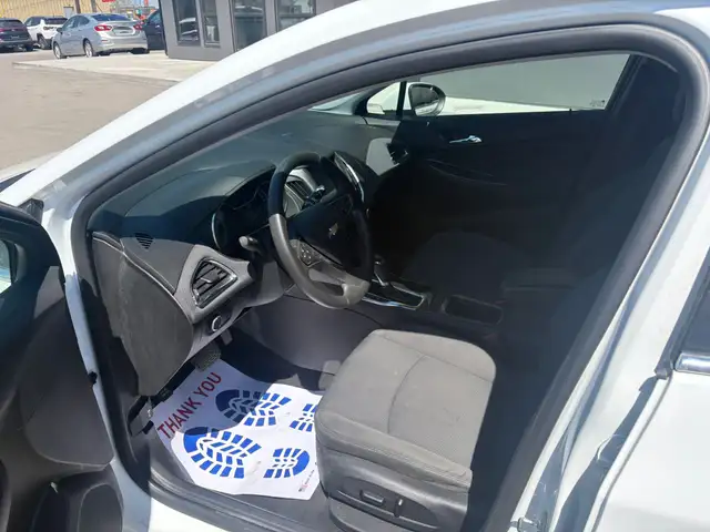 2019 CHEVROLET CRUZE LT - HEATED SEATS – BACK-UP CAMERA – A/C - Photo 10