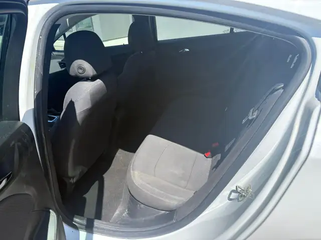2019 CHEVROLET CRUZE LT - HEATED SEATS – BACK-UP CAMERA – A/C - Photo 18