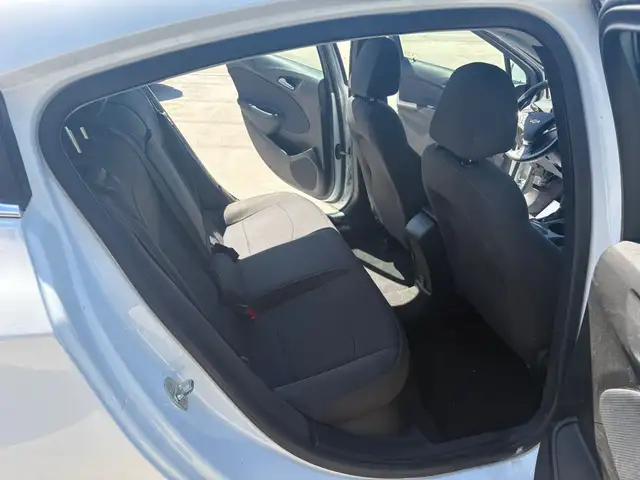 2019 CHEVROLET CRUZE LT - HEATED SEATS – BACK-UP CAMERA – A/C - Photo 19