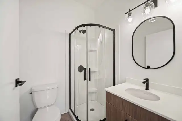 BRAND NEW 1 Bedroom Apartment! Heart Of Downtown! - Photo 5