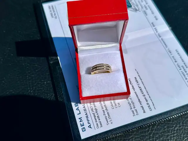 #803 - 14kt Yellow Gold, .91ct Princess Cut Diamond Band, Size 5 - Photo 5