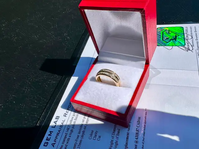 #803 - 14kt Yellow Gold, .91ct Princess Cut Diamond Band, Size 5 - Photo 7