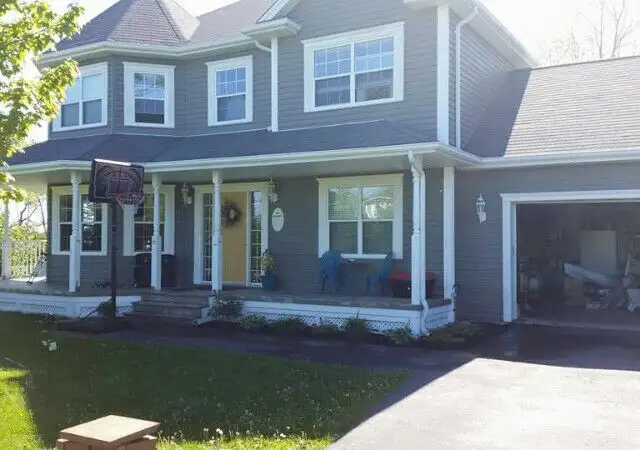 BROOKSIDE - BEAUTIFUL LAKEFRONT HOME AVAIL AUGUST 1ST