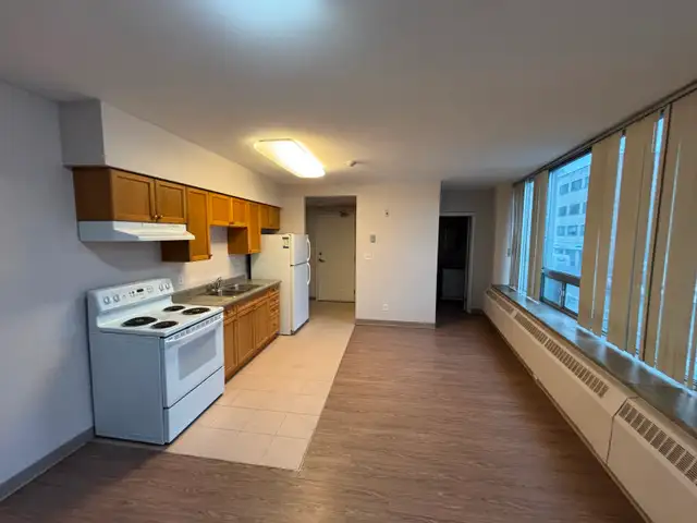 1 Bedroom apartment in a clean apartment building.