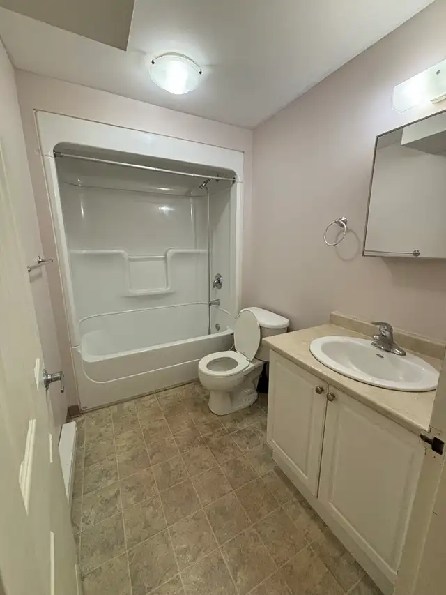 1 Bedroom apartment in a clean apartment building. - Photo 8