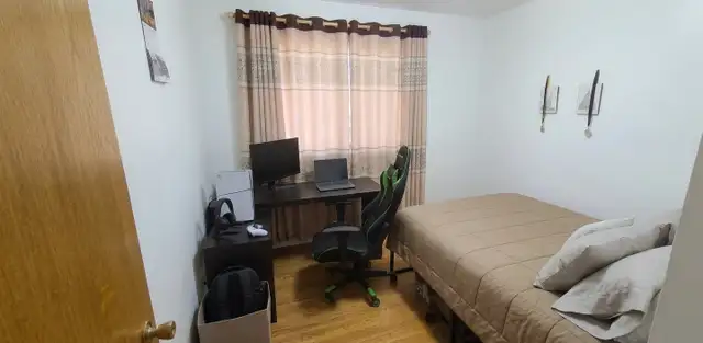 Main Floor Full Unit Near STC ALL INCL With 1 Parking, $550 Sale - Photo 10
