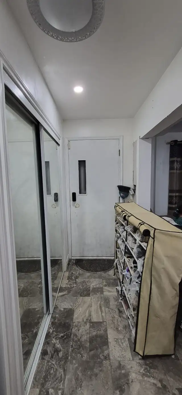 Main Floor Full Unit Near STC ALL INCL With 1 Parking, $550 Sale - Photo 13