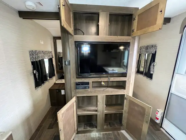 2018 KEYSTONE BULLET 247BHSW BUNKS, REAR BATHROOM, SECOND ACCESS - Photo 25