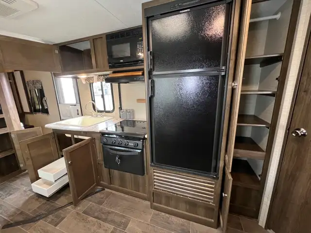 2018 KEYSTONE BULLET 247BHSW BUNKS, REAR BATHROOM, SECOND ACCESS - Photo 27