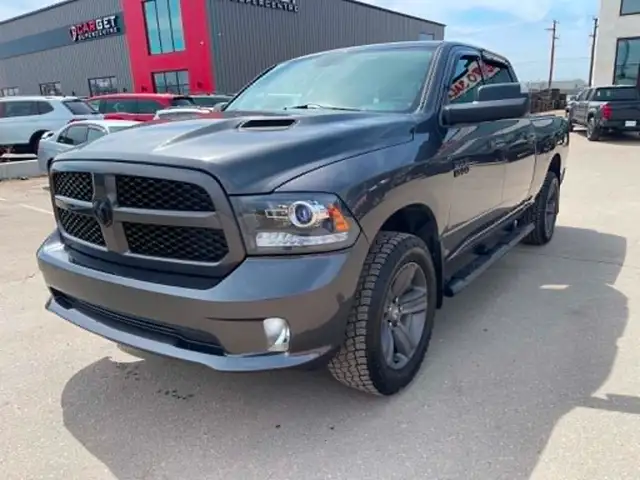 2015 Dodge Ram 1500 Sport 5.7L HEMI V8 8-Speed 4x4 crew-cab - Photo 3