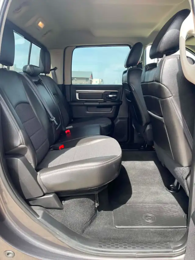 2015 Dodge Ram 1500 Sport 5.7L HEMI V8 8-Speed 4x4 crew-cab - Photo 10