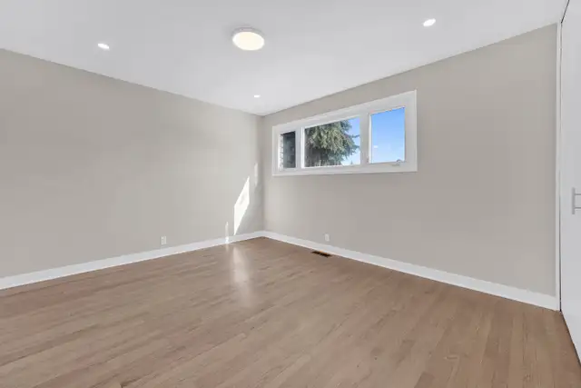 Fully Renovated 6-Bedroom Home at 1259 Meadowlands Dr E - Photo 6
