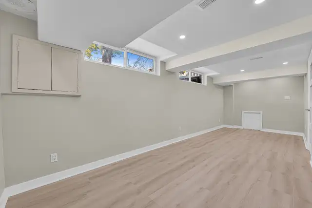 Fully Renovated 6-Bedroom Home at 1259 Meadowlands Dr E - Photo 8