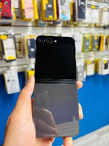 Samsung Z Flip 5 256gb (Store Warranty)