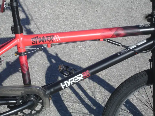 LIKE NEW BOY'S 20' HYPER SPINNER PRO MODEL STUNT BMX BIKE! - Photo 5