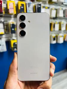 Samsung S24 256gb (Store Warranty)