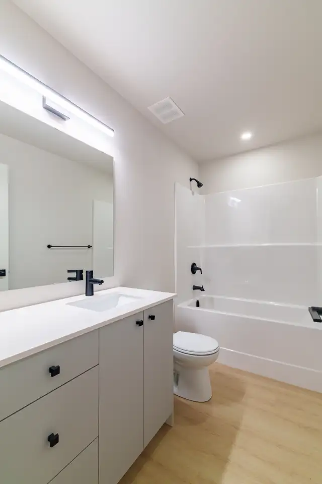 LUXURY 2 Bedroom Townhouse! Move In Ready! - Photo 8