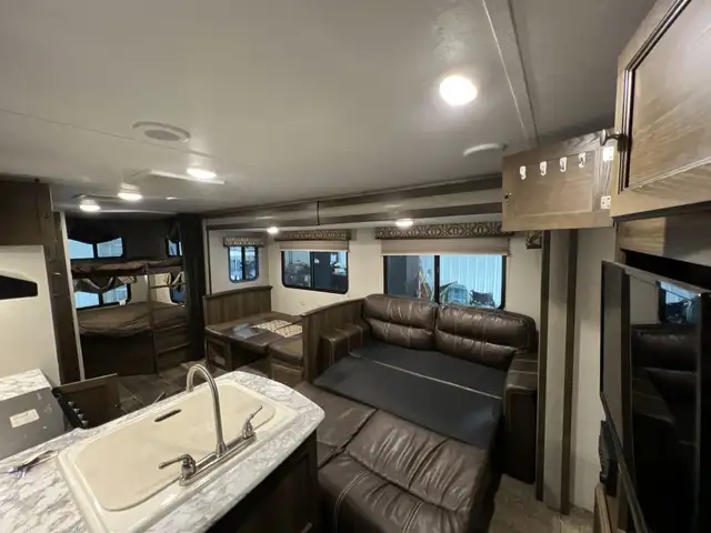 2018 KEYSTONE BULLET 272BHS, BUNKS, REAR BATHROOM, SECOND ACCESS - Photo 6