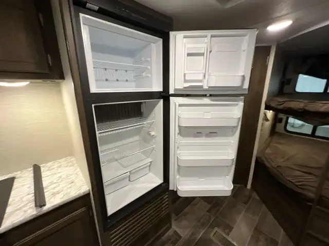 2018 KEYSTONE BULLET 272BHS, BUNKS, REAR BATHROOM, SECOND ACCESS - Photo 24