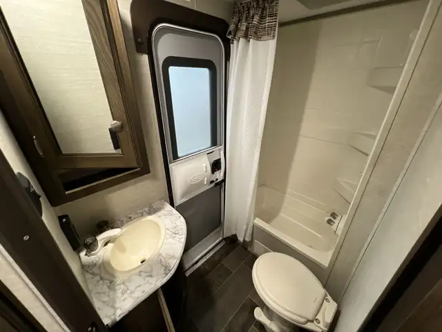 2018 KEYSTONE BULLET 272BHS, BUNKS, REAR BATHROOM, SECOND ACCESS - Photo 27