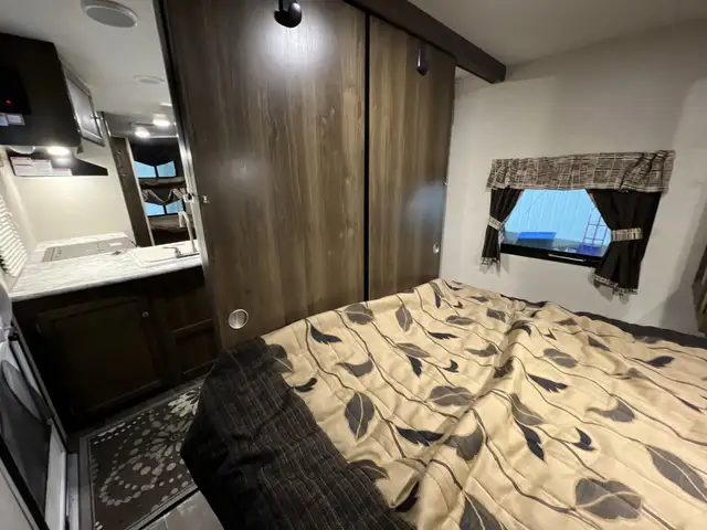 2018 KEYSTONE BULLET 272BHS, BUNKS, REAR BATHROOM, SECOND ACCESS - Photo 31